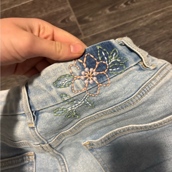 American eagle ripped stretchy blue jean shorts, size 00. - Picture 3 of 6